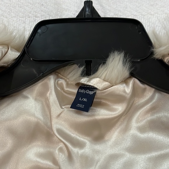 GAP Girls Faux Fur Winter Jacket With Flower Button Size L/XL EUC - Picture 7 of 16